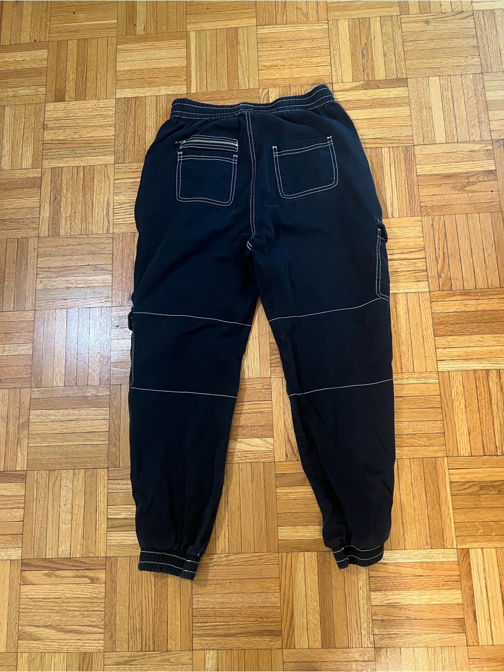 Y2K Goth Hot Topic Black Cargo Ankle Pants with Contrast Stitching size small - Picture 2 of 4